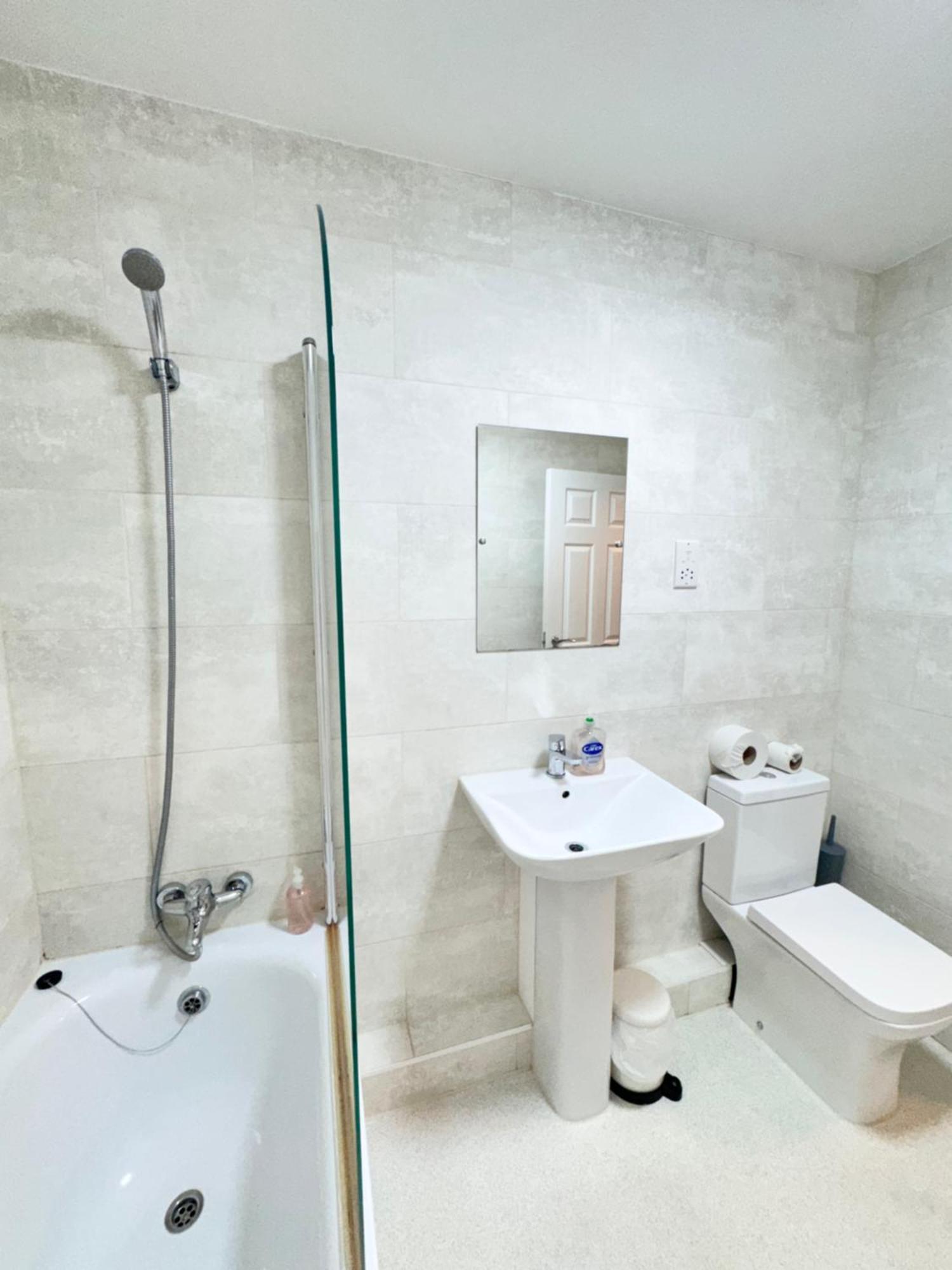 Relaxing Airport Rooms Stanwell Esterno foto